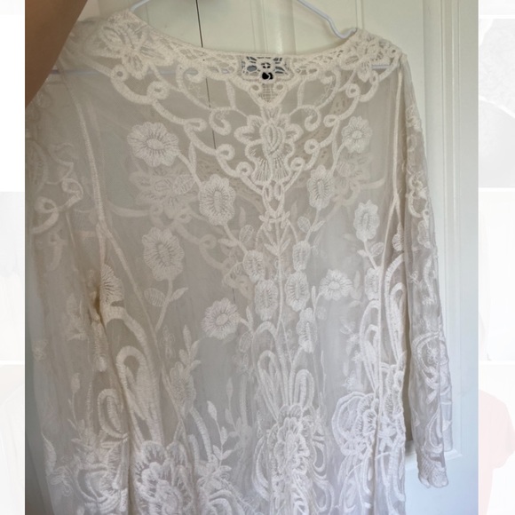 Eclipse lace top - Picture 2 of 3